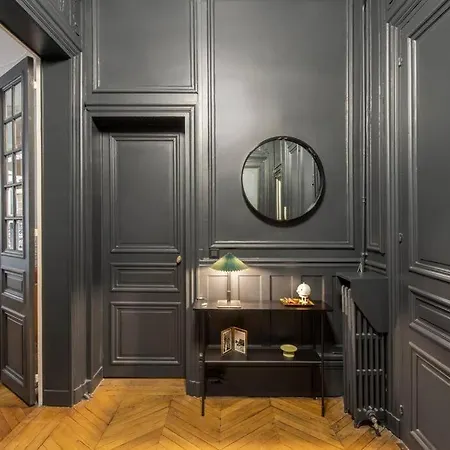 Haussmannien 156m2 Avec Balcon Filant *