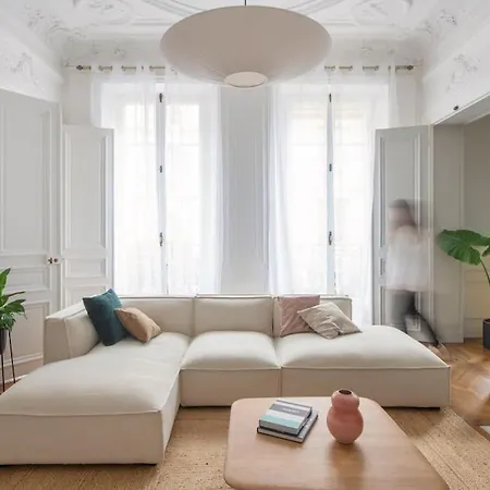 Lejlighed Haussmannien 156m2 Avec Balcon Filant *